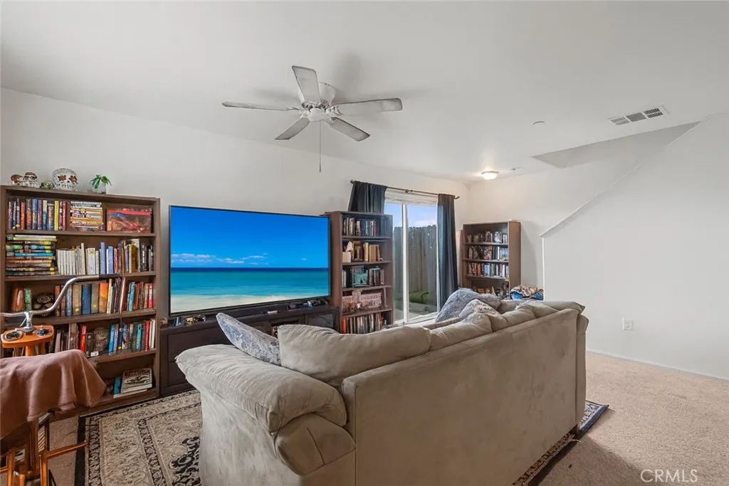 26142 Gravett Place, Saugus, California 91350 home-pic-2